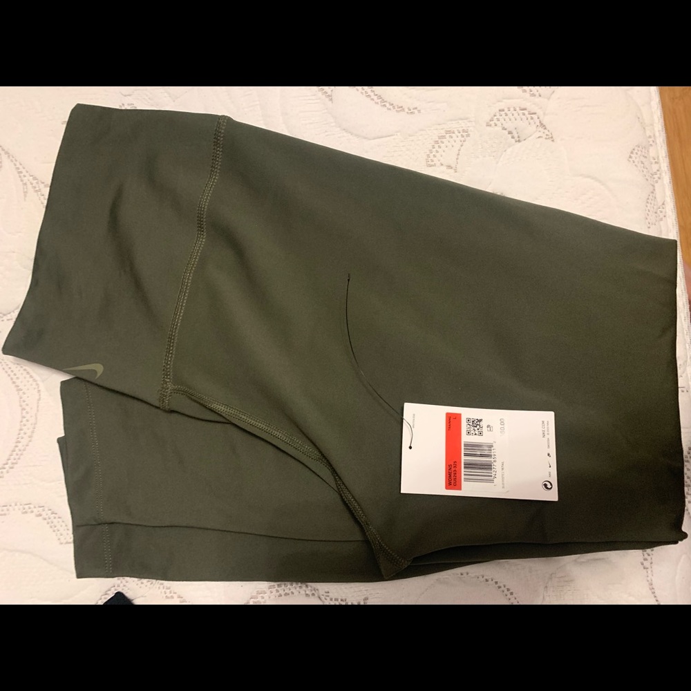 NWT Nike Yoga 7/8 leggings